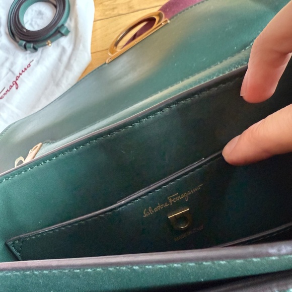 FERRAGAMO Margot Leather Crossbody Bag - Picture 4 of 5